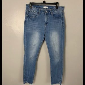 Kensie 5Pocket Raw Hem Light Washed Denim Jeans